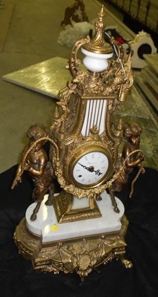 Чоловік спробував завезти в Україну «нелегальні» культурні цінності. ФОТО